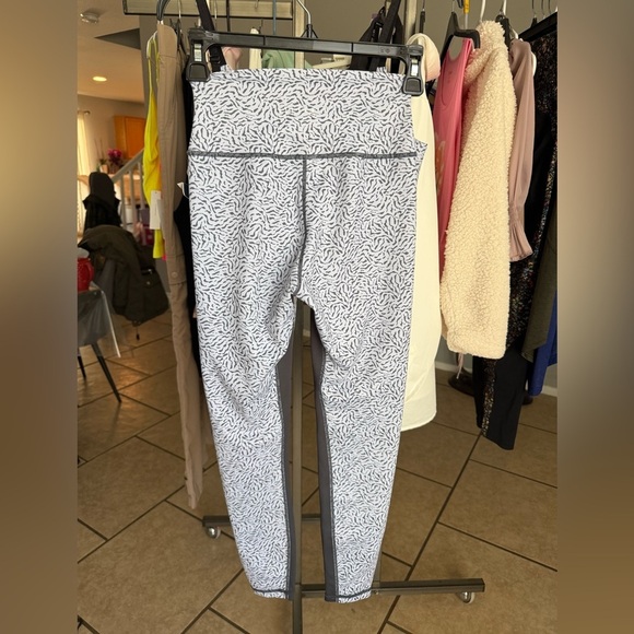 ALLFENIX Powder Cheetah 7/8 Legging and Sports Bra Set, New with Tags - Picture 3 of 14